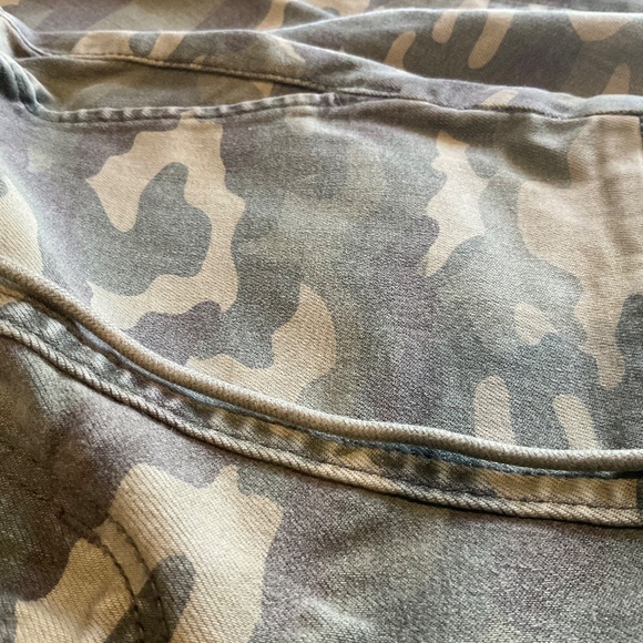 American Eagle Outfitters Jogger Jeans Womens 2 Green Brown Camo - Picture 2 of 11